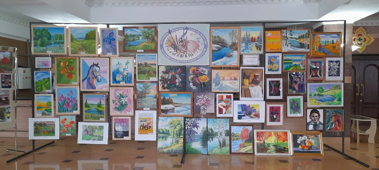Сәнгать 🎨 мәктәбендә шөгыльләнүче укучыларыбызның иҗат җимешләре район мәдәният йортын...