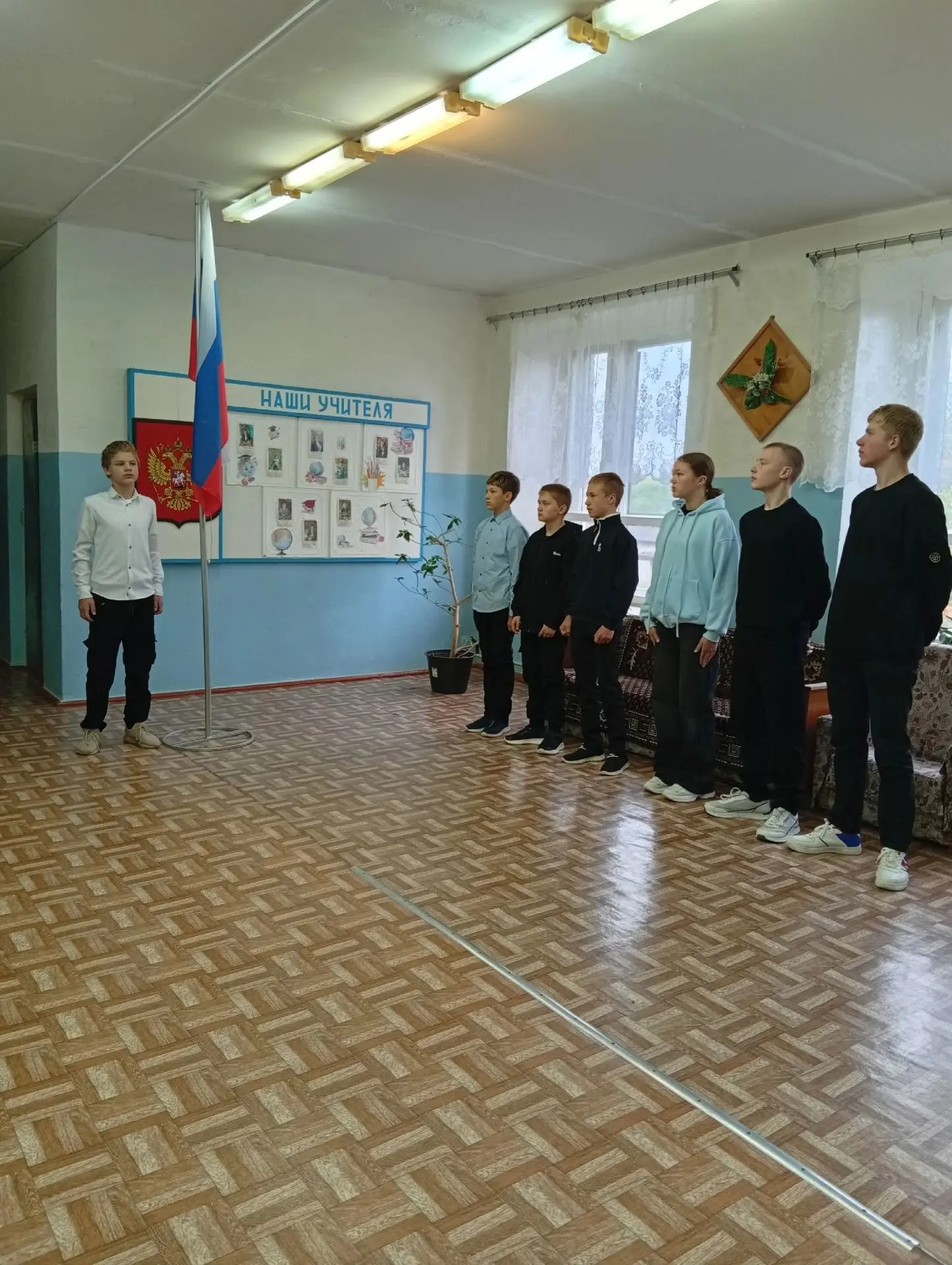 🌏 🇷🇺Утро понедельника 14 сентября началось с традиционной линейки. Почётное право по...
