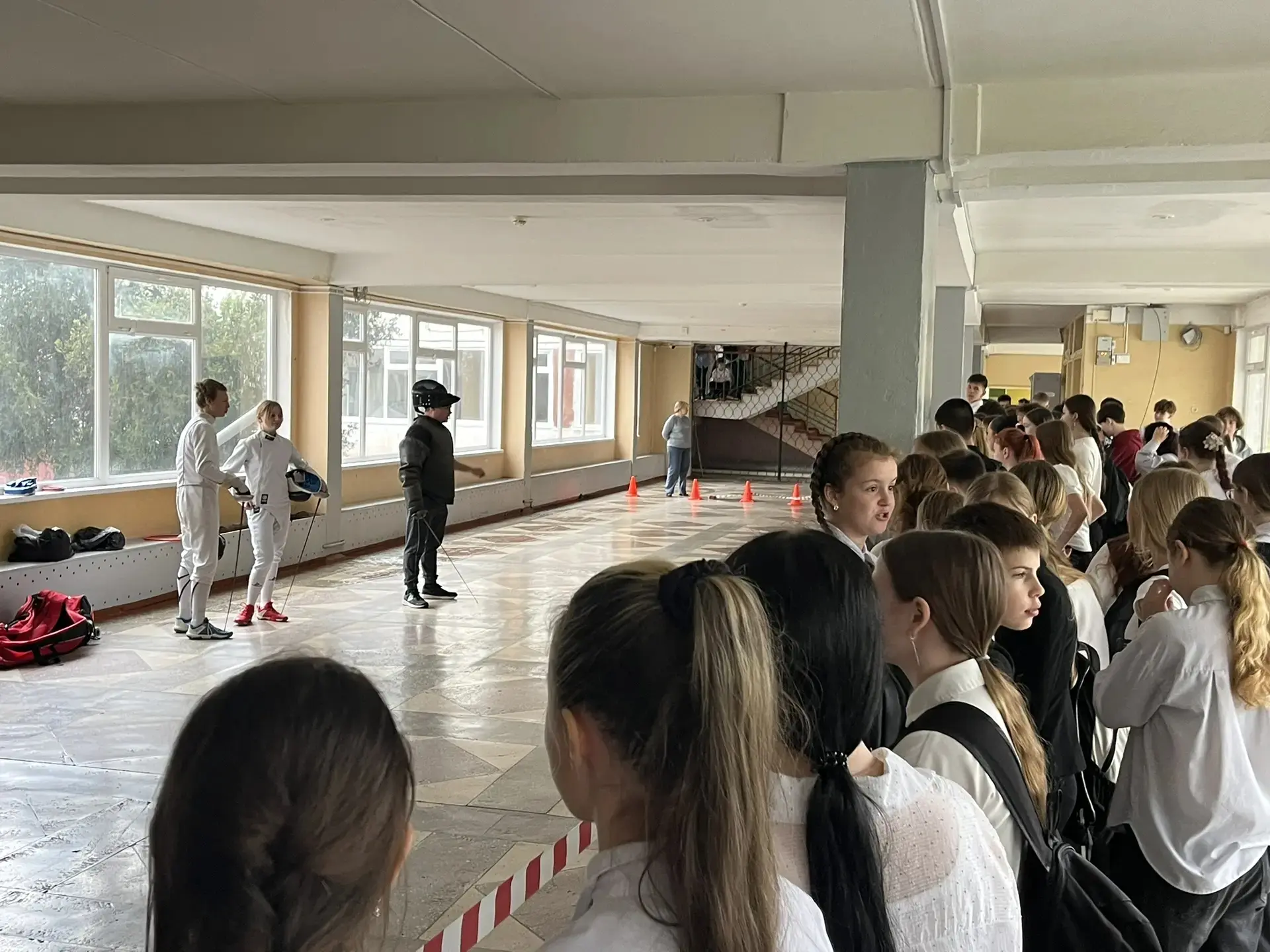 🤺 Школьники приобщились к миру элегантности и стратегии на мастер-классе по фехтованию!  Мероприятие