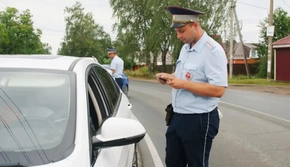 Ночью в Пестове задержали сильно пьяную женщину на незарегистрированном авто