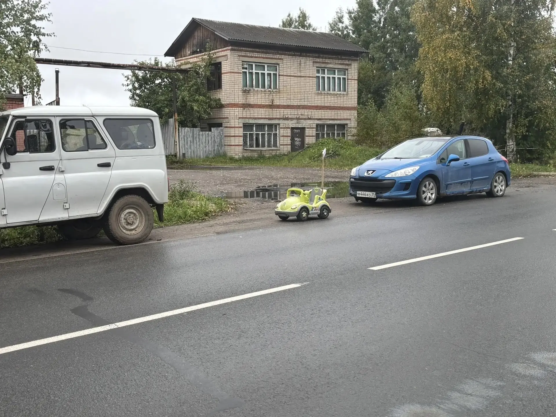Место в очереди занял.
