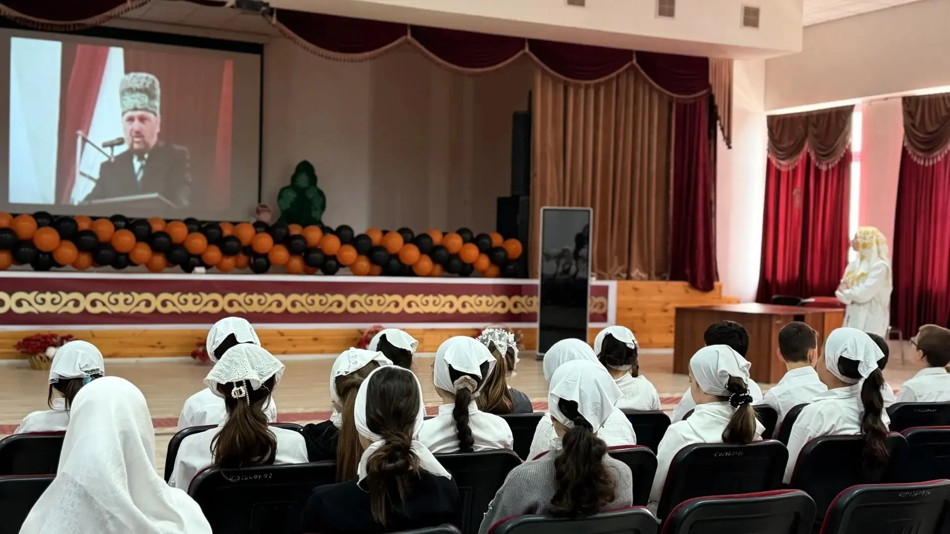 🎬 Кинолекторий памяти: в Серноводской первой школе вспоминали трагические страницы ист...