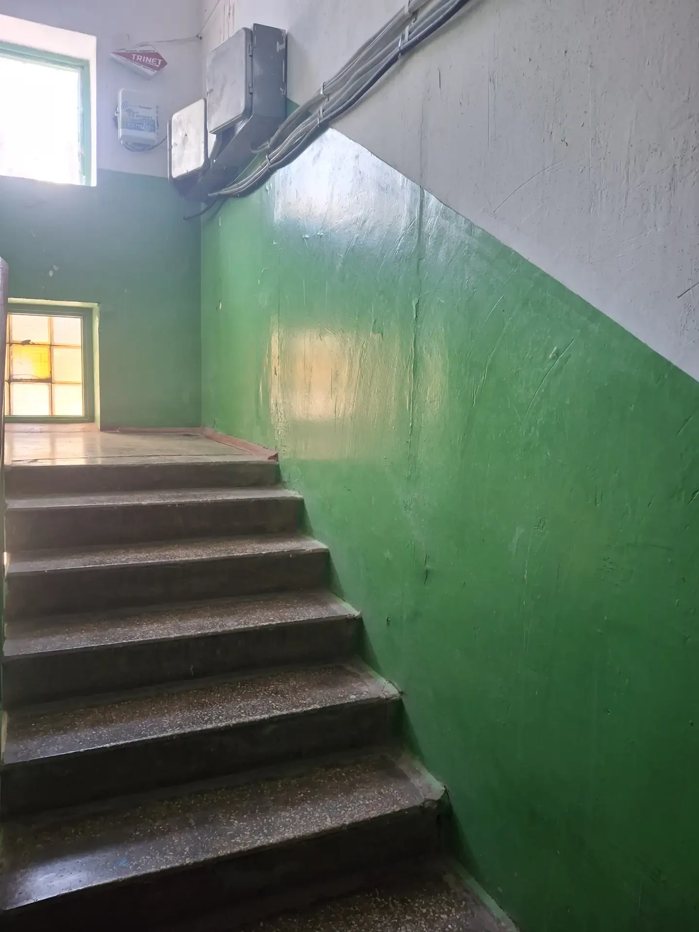 Приступили к выполнению косметического ремонта 1-го подъезда по ул. Армейская, д.3