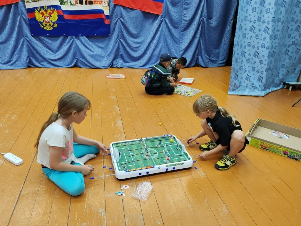 Первый день работы детской досуговой площадки в Нижнеманайском СДК открылся яркой и насыщенной игров
