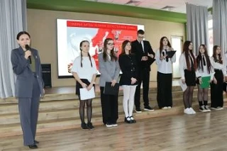 Неделя памяти! В актовом зале состоялось проникновенное литературно-музыкальное мероприятие. Со сцен