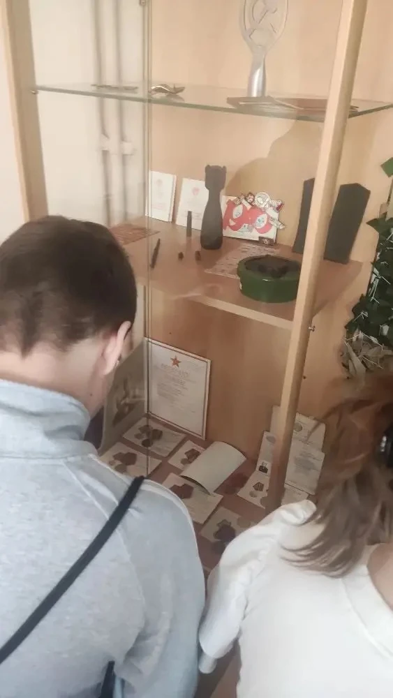 В первые дни каникул, ребята посетили наш школьный музей болевой славы. С большим интересом рассмотр