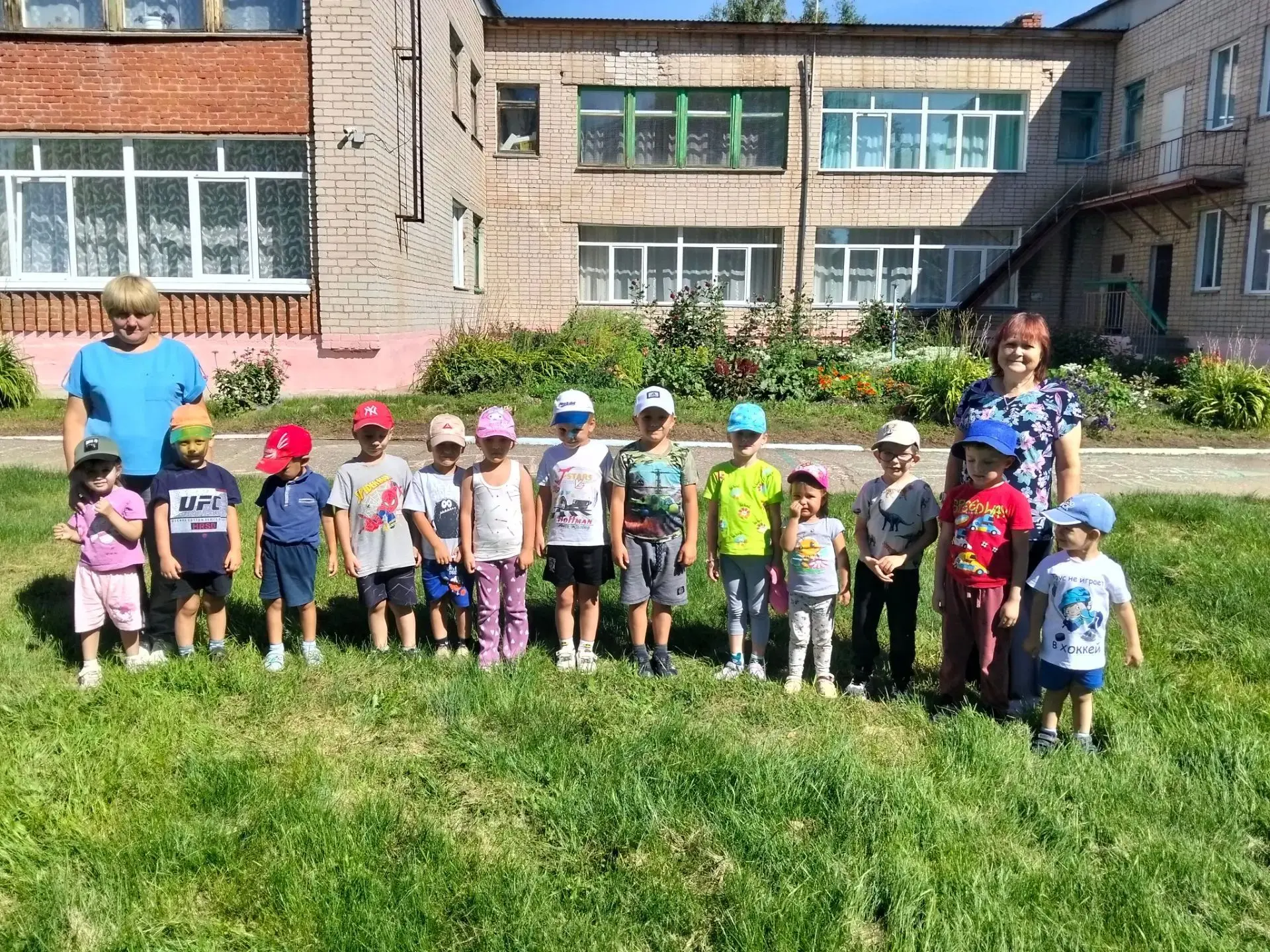День физкультурника в нашем детском саду прошёл очень весело. Ребята сделали весёлую за...