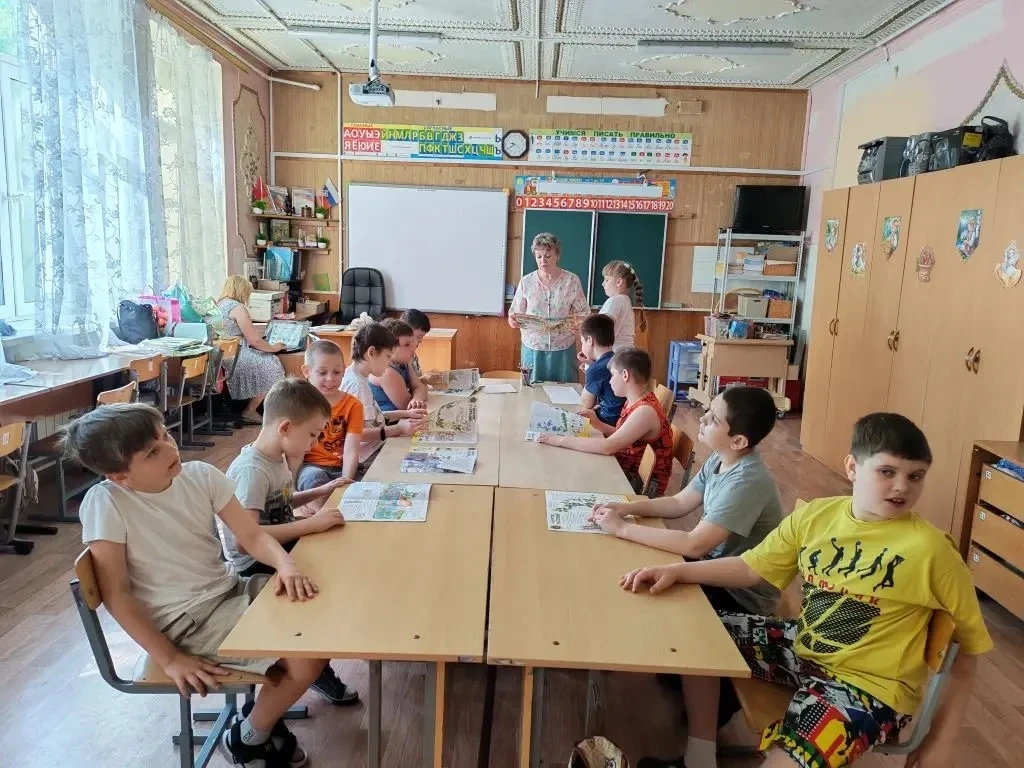 В пришкольном лагере «Родничок» сегодня прошел День защиты окружающей среды! 🌍🌾 
 
Праздник, котор