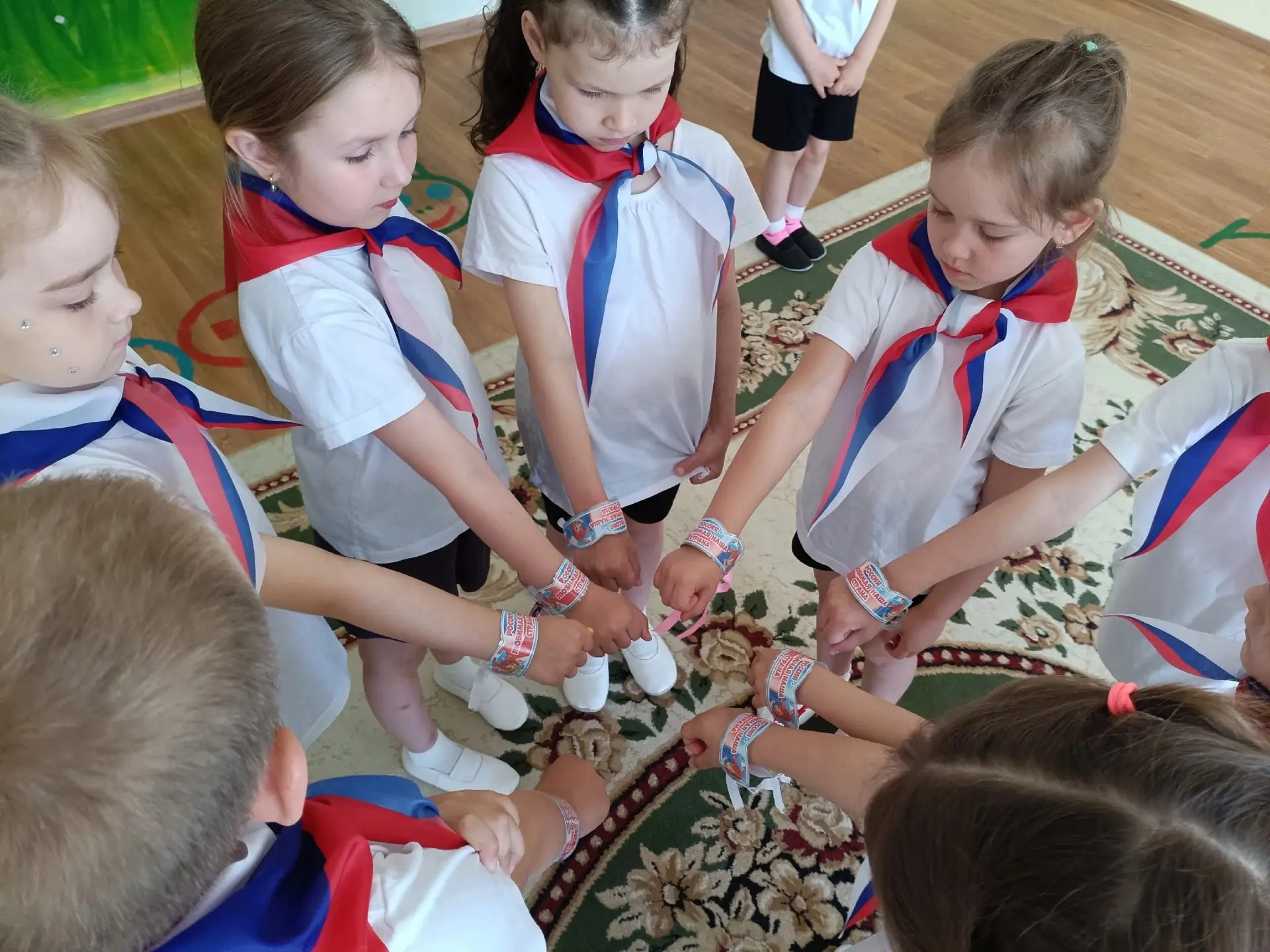 «🇷🇺✨ 12 июня наша страна отмечает один из главных праздников — День России! ✨🇷🇺

👧👦 В предвери