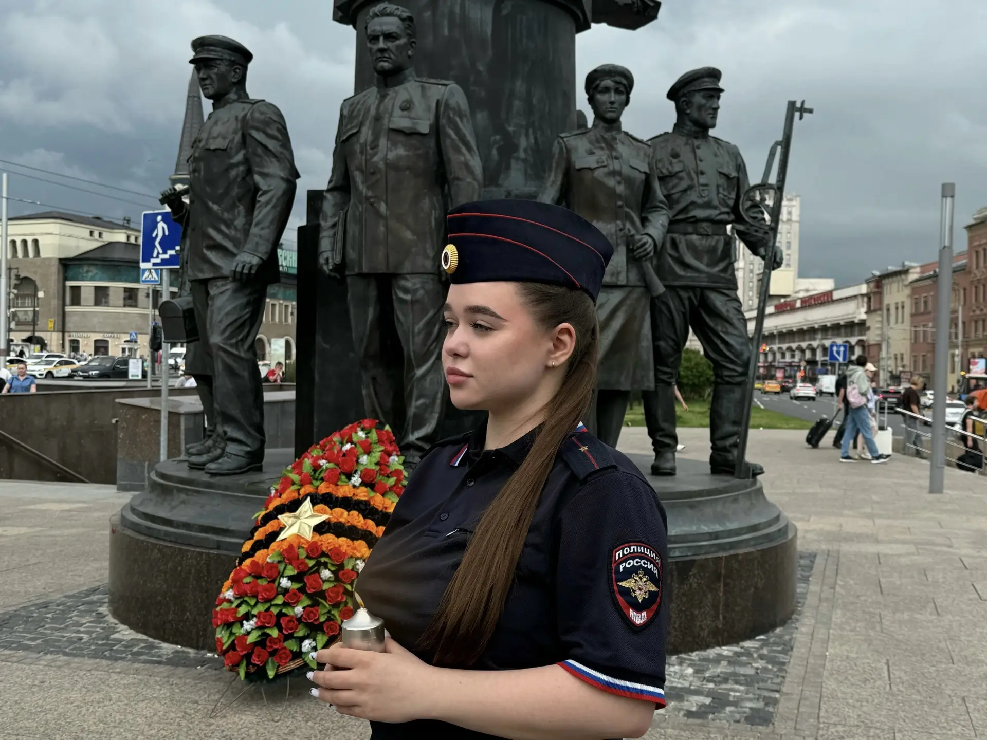 «Свеча памяти»: полицейские ЛУ МВД России на станции Москва‑Ярославская почтили подвиг героев

▪️В  