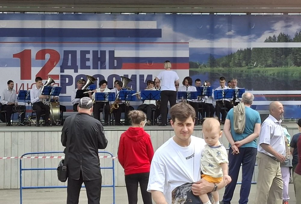 Полицейские Братска обеспечивают охрану общественного порядка на праздничных мероприятиях ко Дню Рос