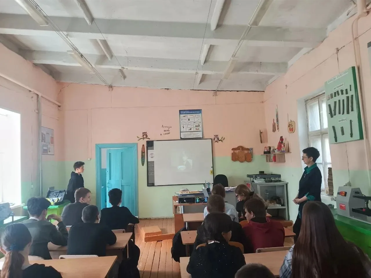 Сегодня, в канун Дня Победы учащиеся 7 Б класса приняли  участие в просмотре фильмов "Ц...