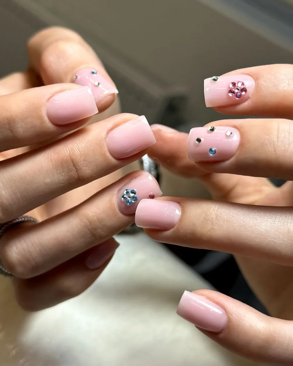 Трендовый дизайн на это лето: стразы✨