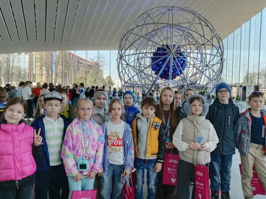 🌿 Поездка на ВДНХ  🌟 Ученики 3 класса «Э» посетили музей «Атом»: ребята погрузились в мир науки и ис
