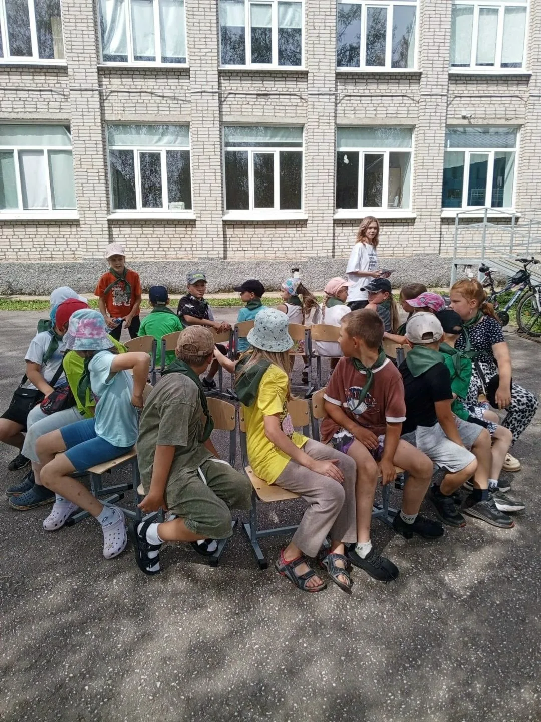 Уважаемые друзья! Лагерь дневного пребывания ждет ребят 3 августа в 09.00 у школы. С собой нужно при