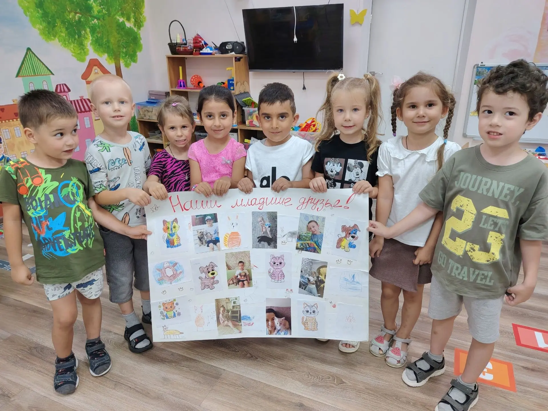 Ребята из группы " Ягодка" 🍓 приглашают Вас "прогуляться" по собственному домашнему "З...