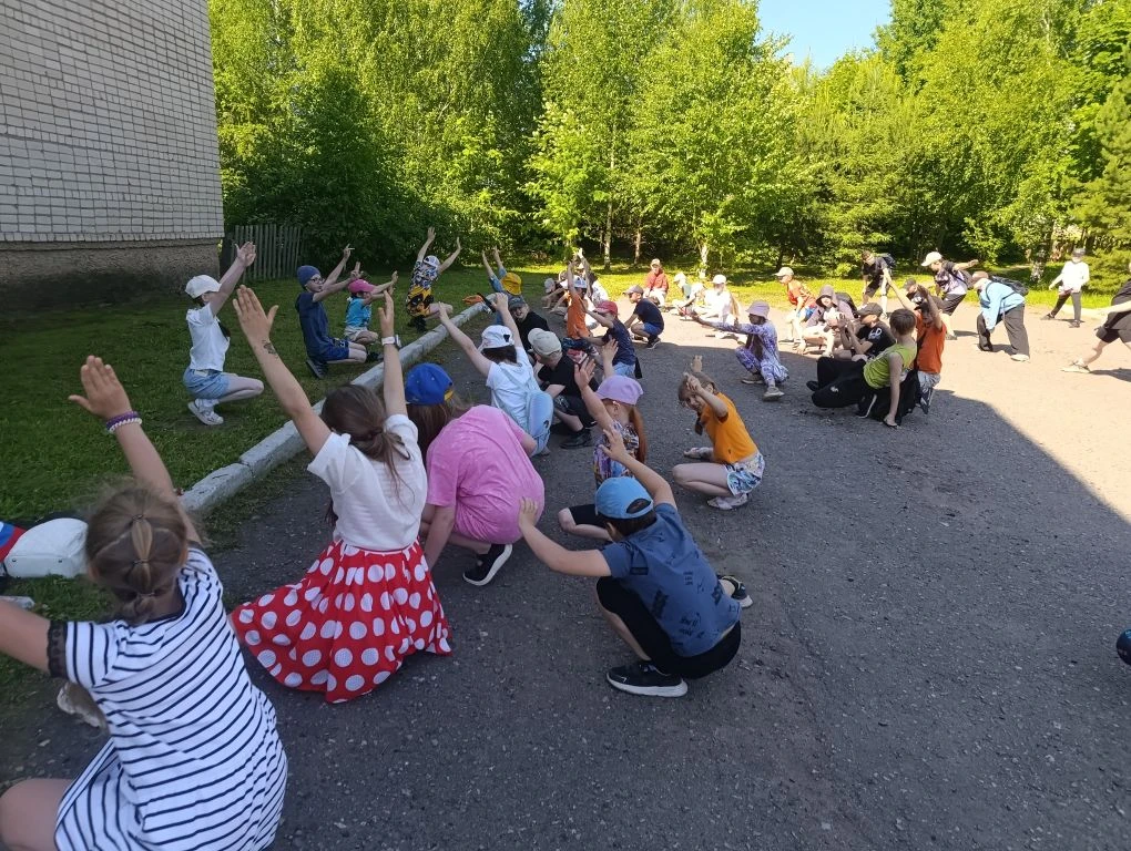 ☀️ Утро начинается с улыбок и здоровья!

Дети из денисовского лагеря «Мир» открывают новый день на с