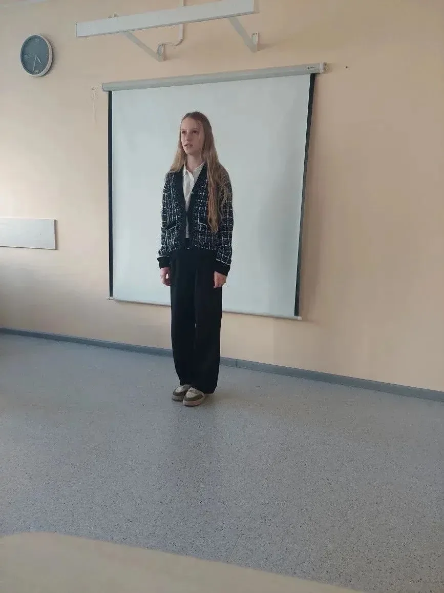 В середине апреля наши талантливые ученики приняли участие в районном конкурсе чтецов «Мир без войны