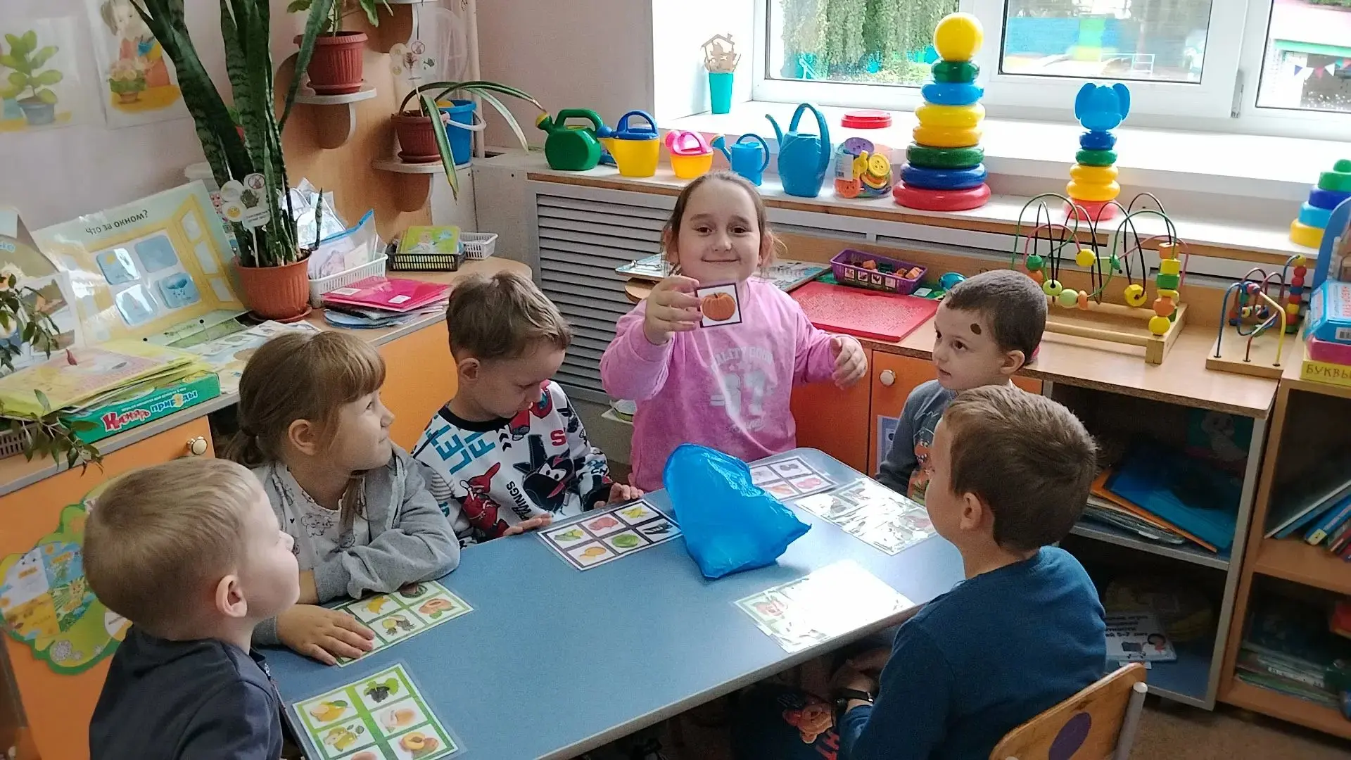 ☝️В дождливую ☔погоду🌧️ воспитанники тоже заняты делом, ведь и в группе можно увлекате...