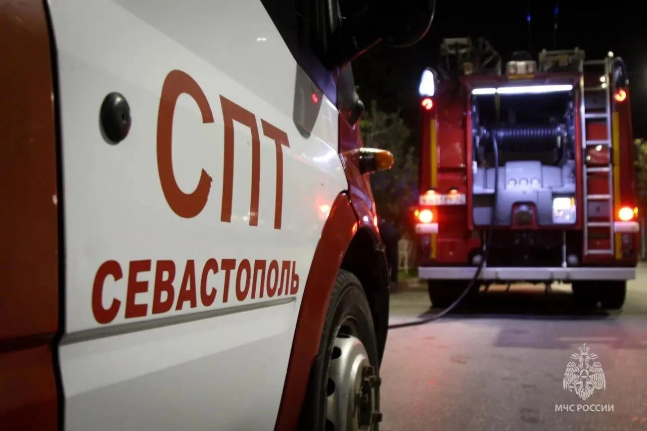 🔥 Из пылающего пансионата в Севастополе вывели 76 человек, среди которых 13 детей