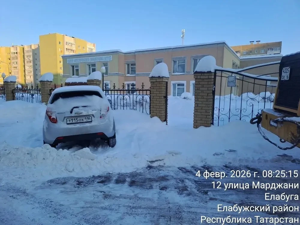 Начинаем комплексную очистку дворов, но, как видим, не все жители с нами солидарны)  Хочется поблаго