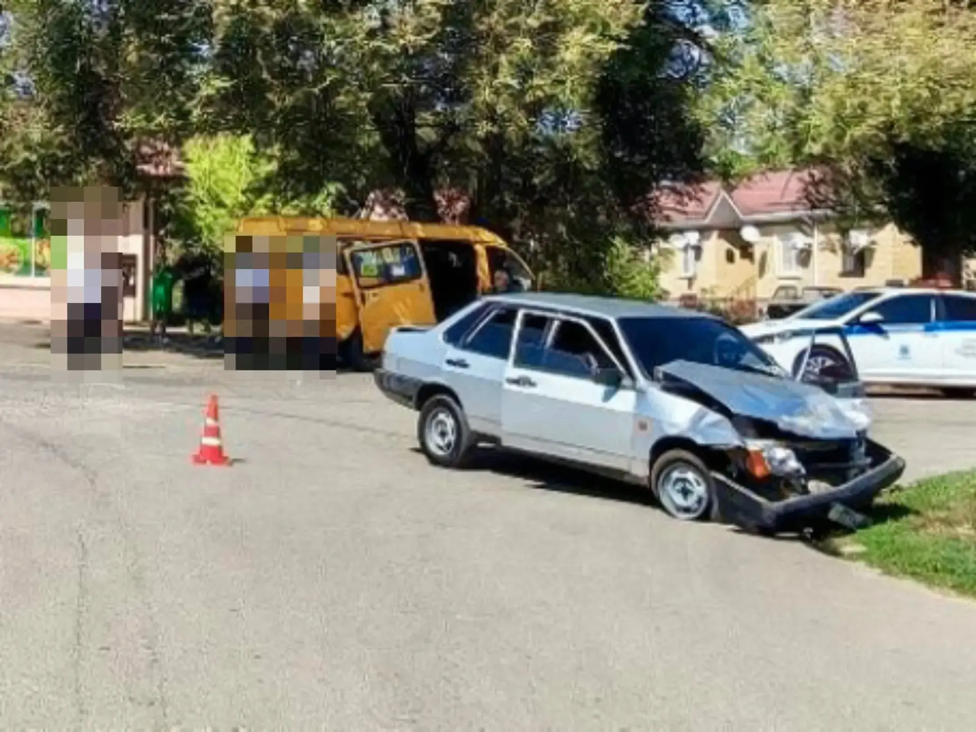 20 августа в Благодарном на нерегулируемом перекрёстке столкнулись «ВАЗ 2109» и автобус...