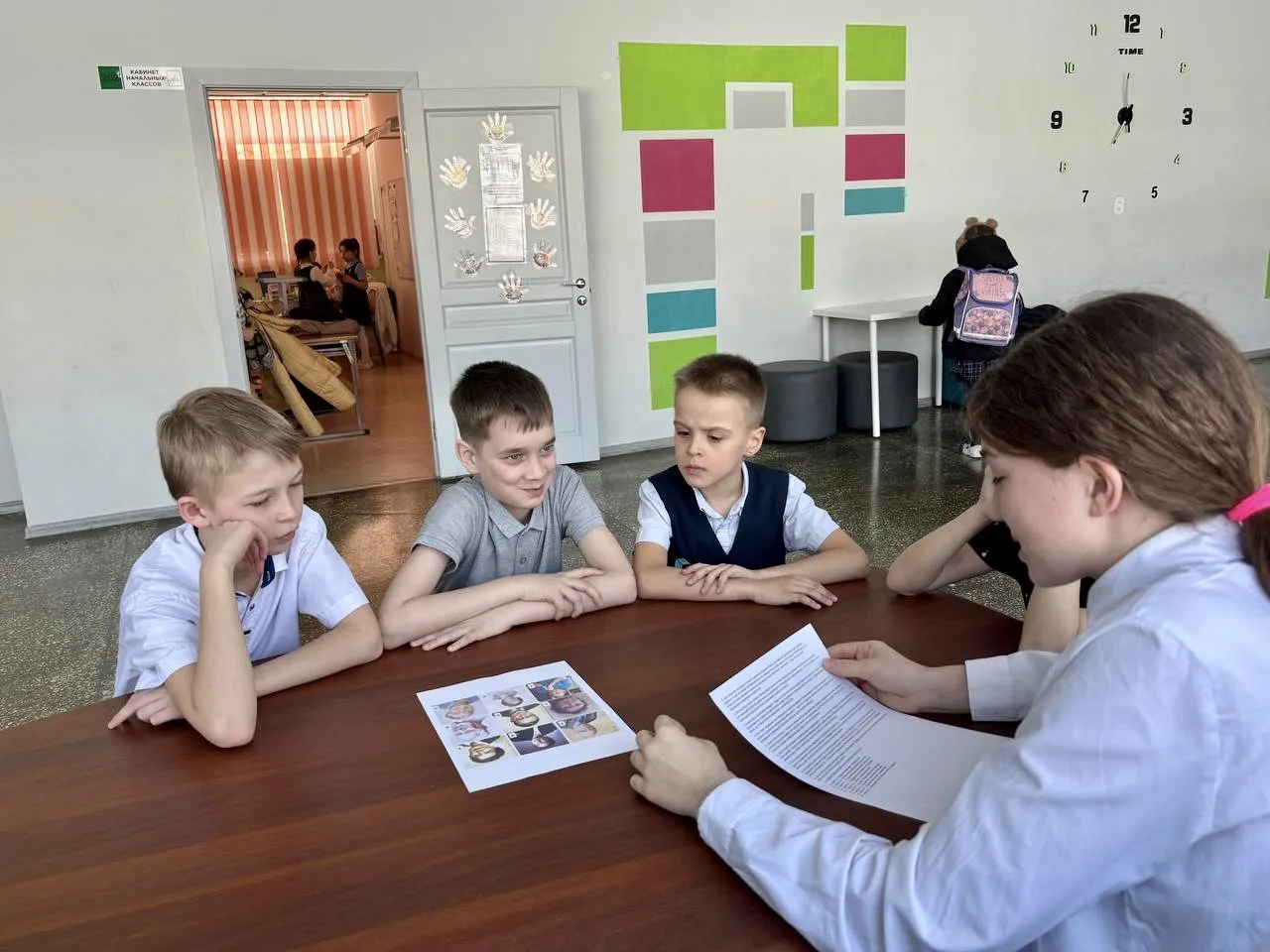 В нашей школе прошли тематические занятия и перемены, приуроченные к Всемирному дню поэзии 📚✨  Ребят