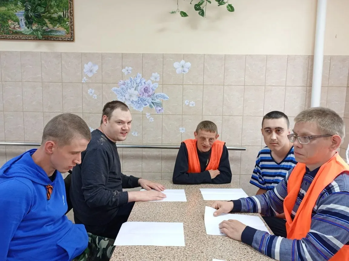 Сегодня участники волонтерского отряда  из числа проживающих Медынского ДСО "Спешите делать добро" п