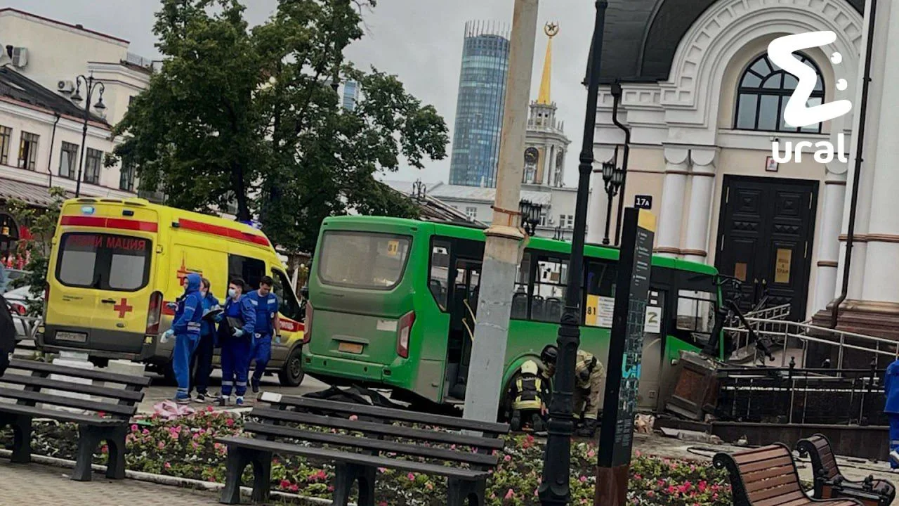Компания-владелец автобуса, который сбил восемь человек в Екатеринбурге, за год нахватала штрафов на
