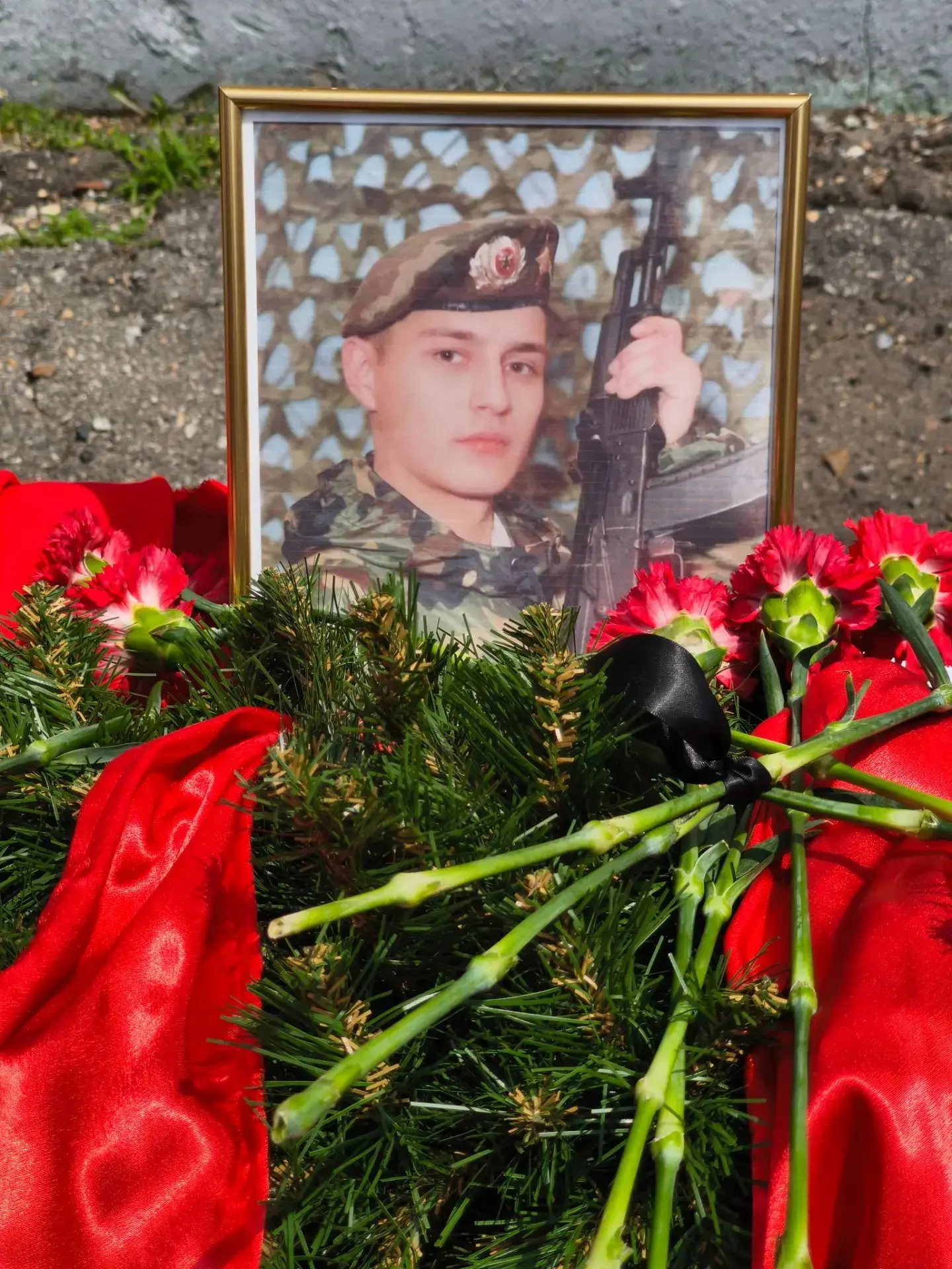 Память, высеченная в камне: в Мирном открыли мемориальную доску герою
Сегодня в МБОУ СОШ с. Мирное с