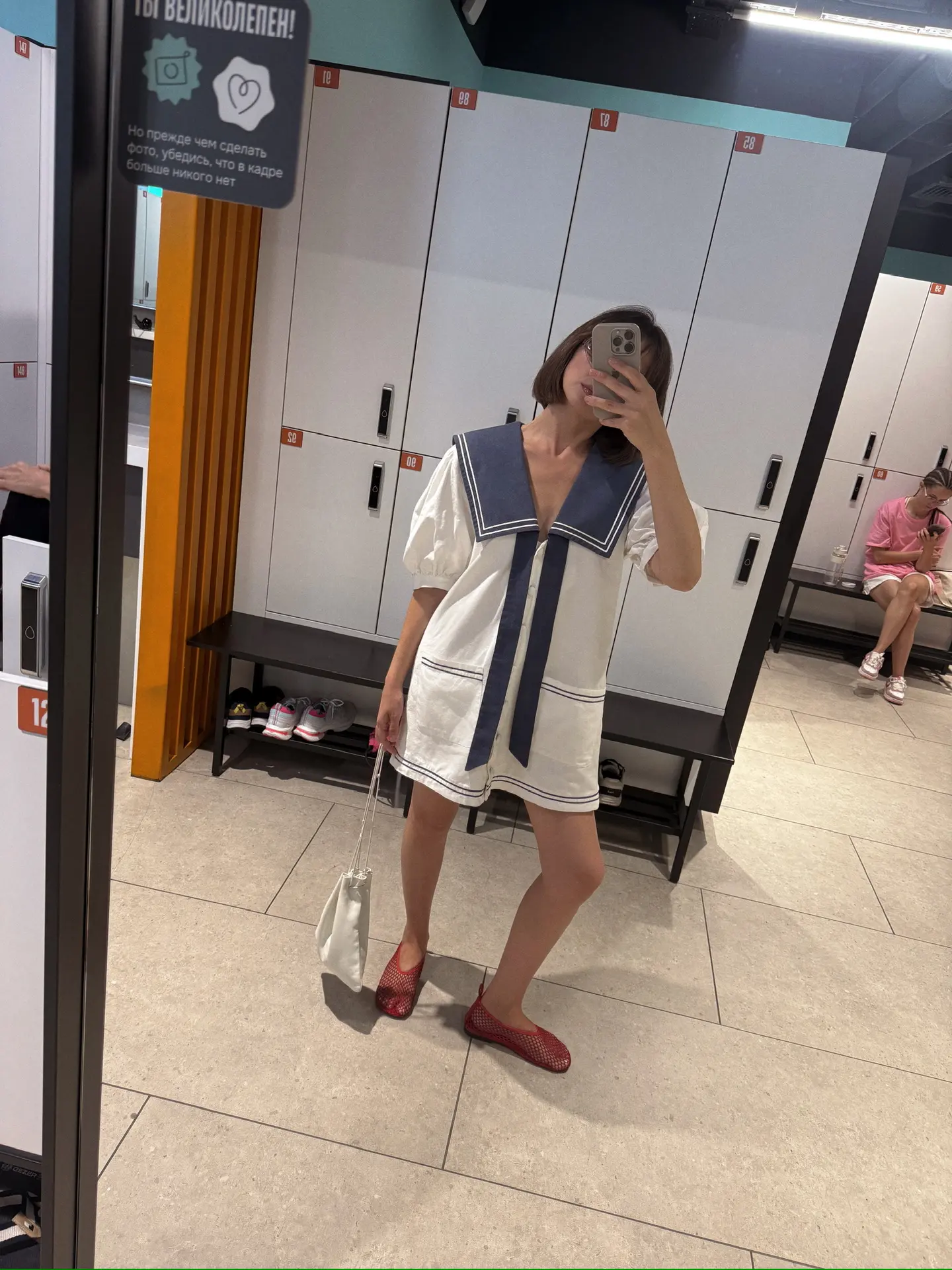 а себе погладить платье забыла 😆