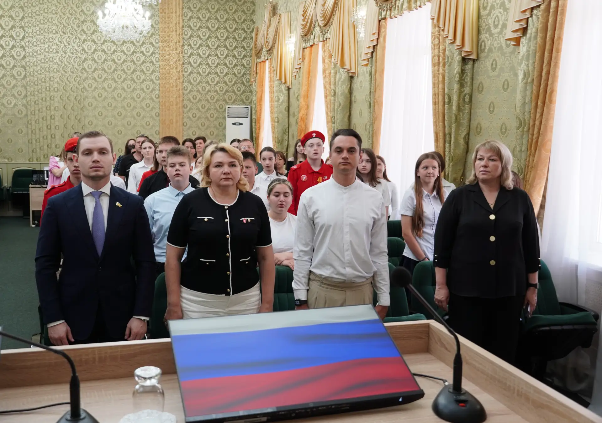 В Районном Дворце культуры состоялась торжественная церемония вручения паспортов юным ж...