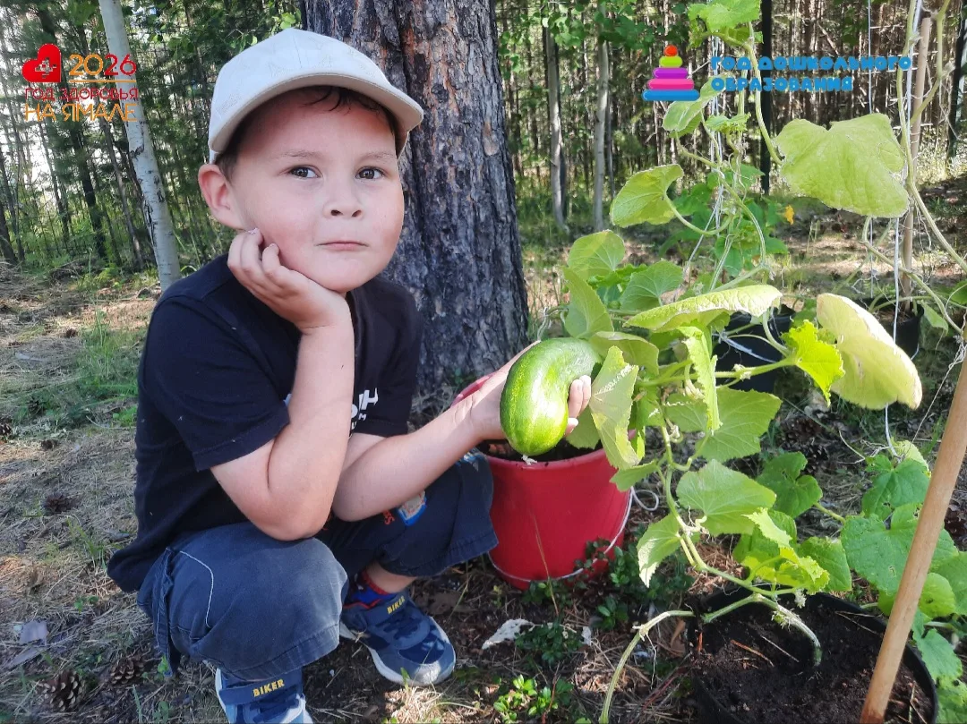 Огородные будни: урожай созревает! 🫑🥒
👫Наши юные агрономы снова в деле! Не успели мы оглянуться, 