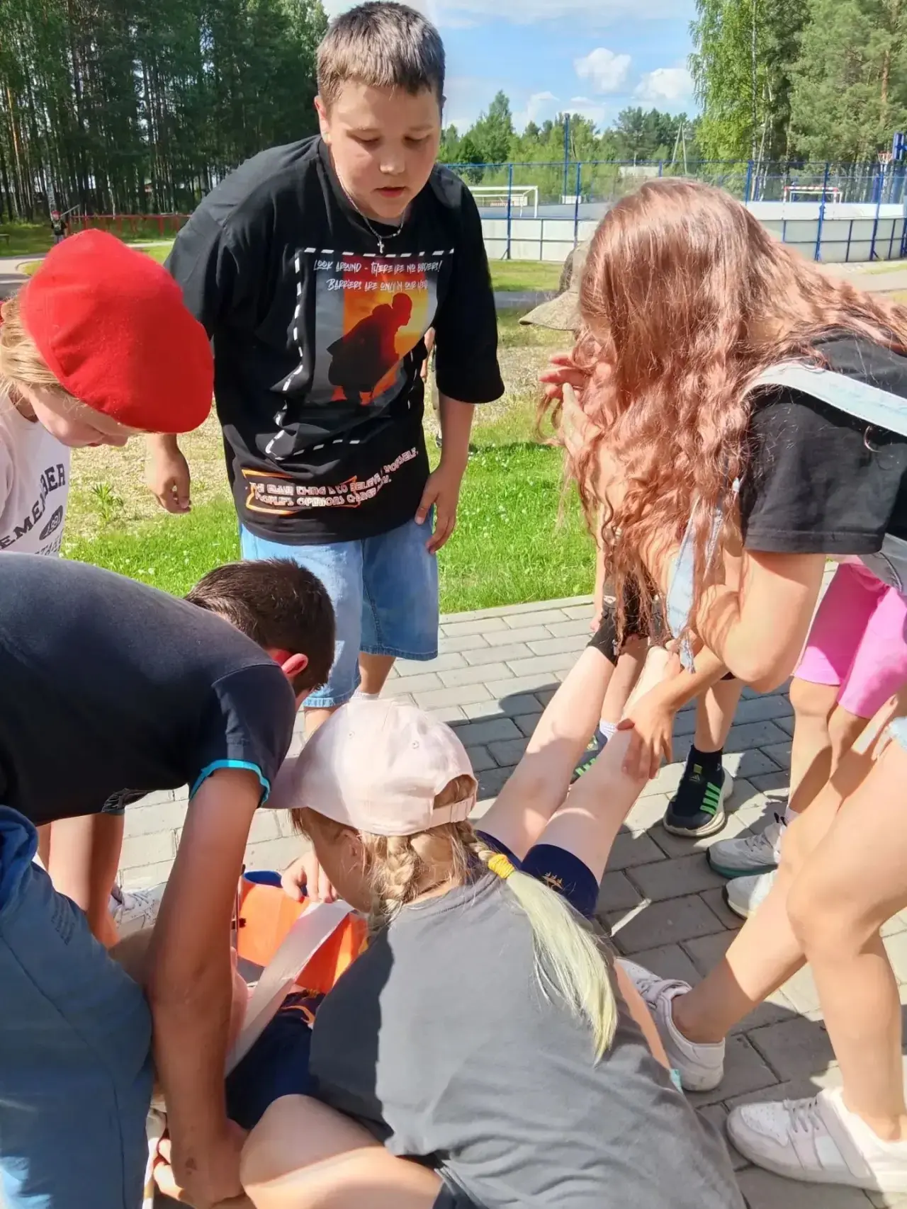 Учимся спасать жизни! ❤️‍🩹🆘

Сегодня в нашем школьном лагере прошёл «День медицинской службы»! 🏕️