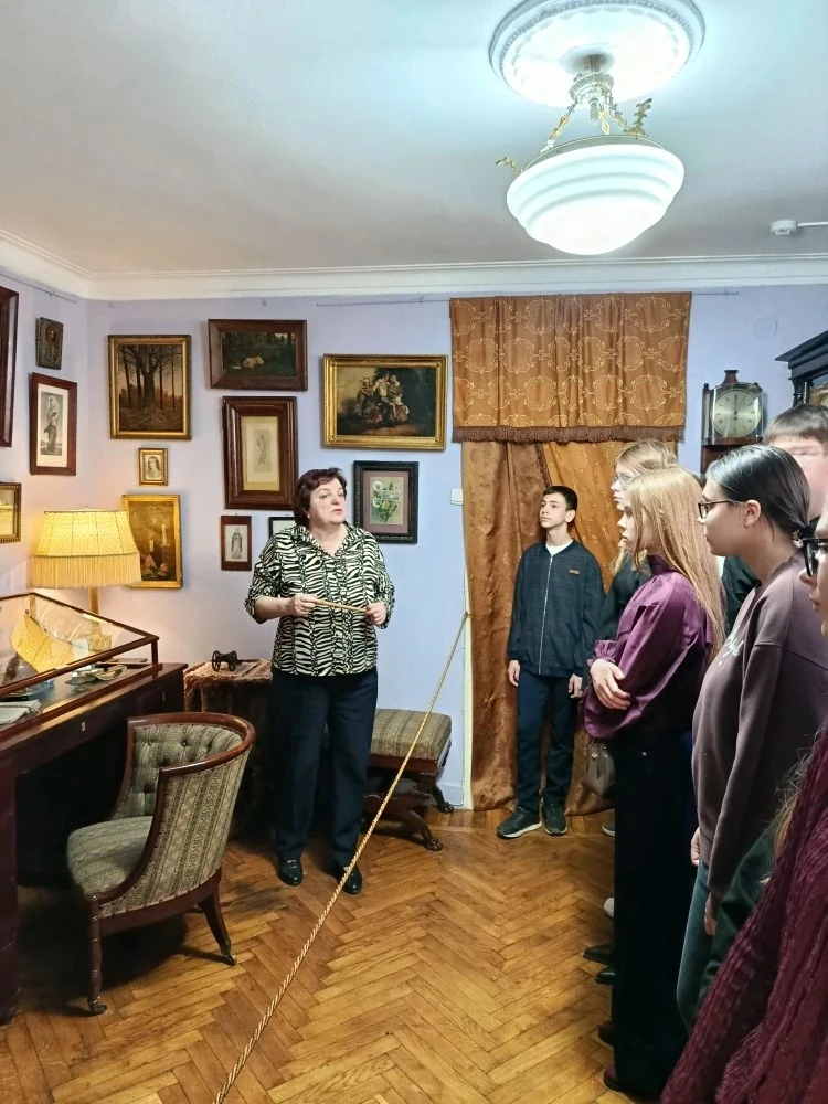 Ученики 7А, 7Е, 6А и 6В классов на каникулах тоже отлично проводят время, совмещая приятное с полезн
