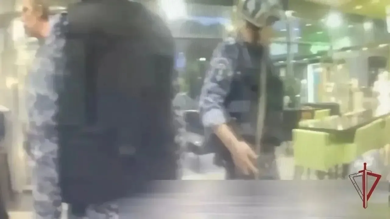Пьяный мужчина с пистолетом устроил переполох в московском фитнес-клубе!