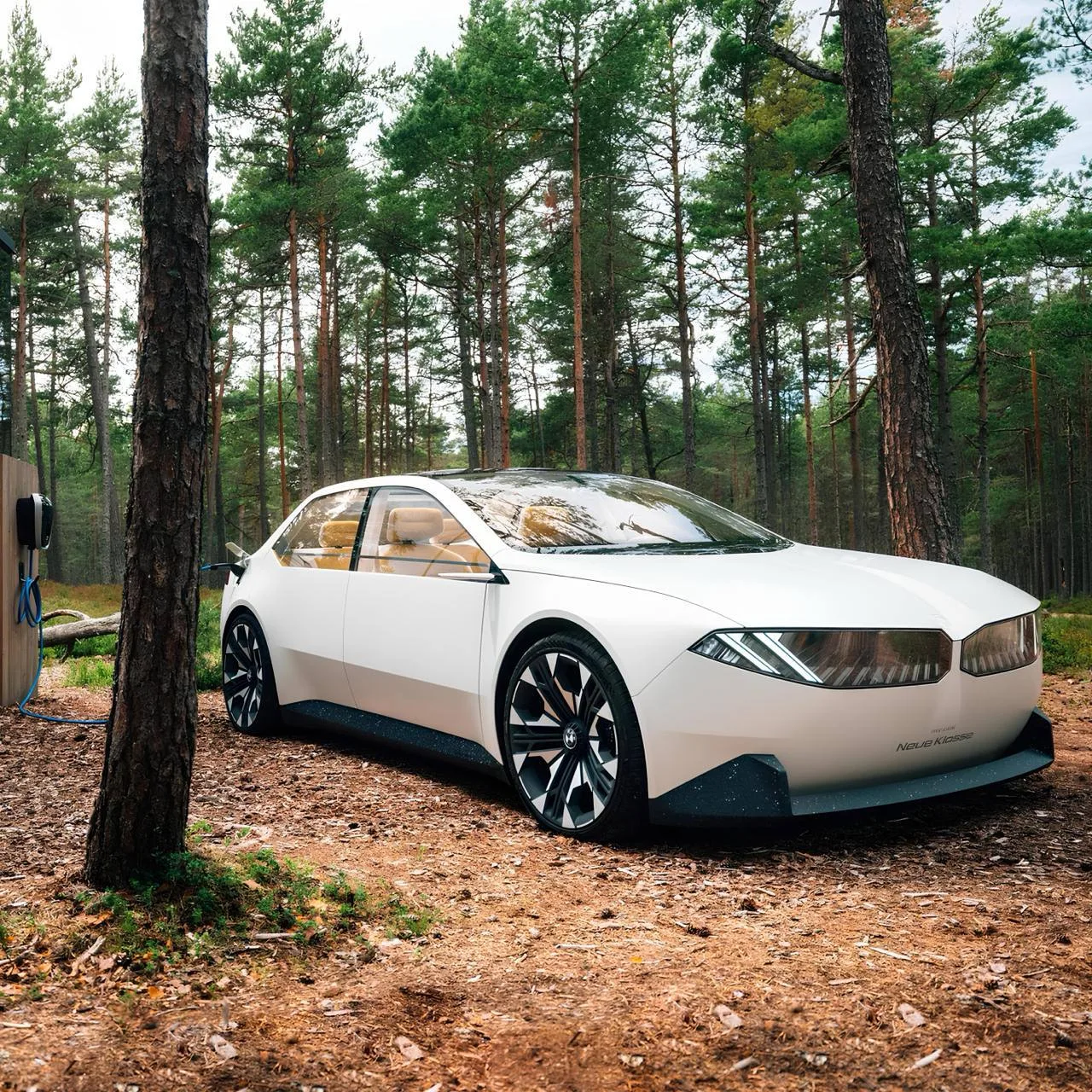 Интерьер определили быстрее ожидаемого, поэтому публикую концепт от BMW