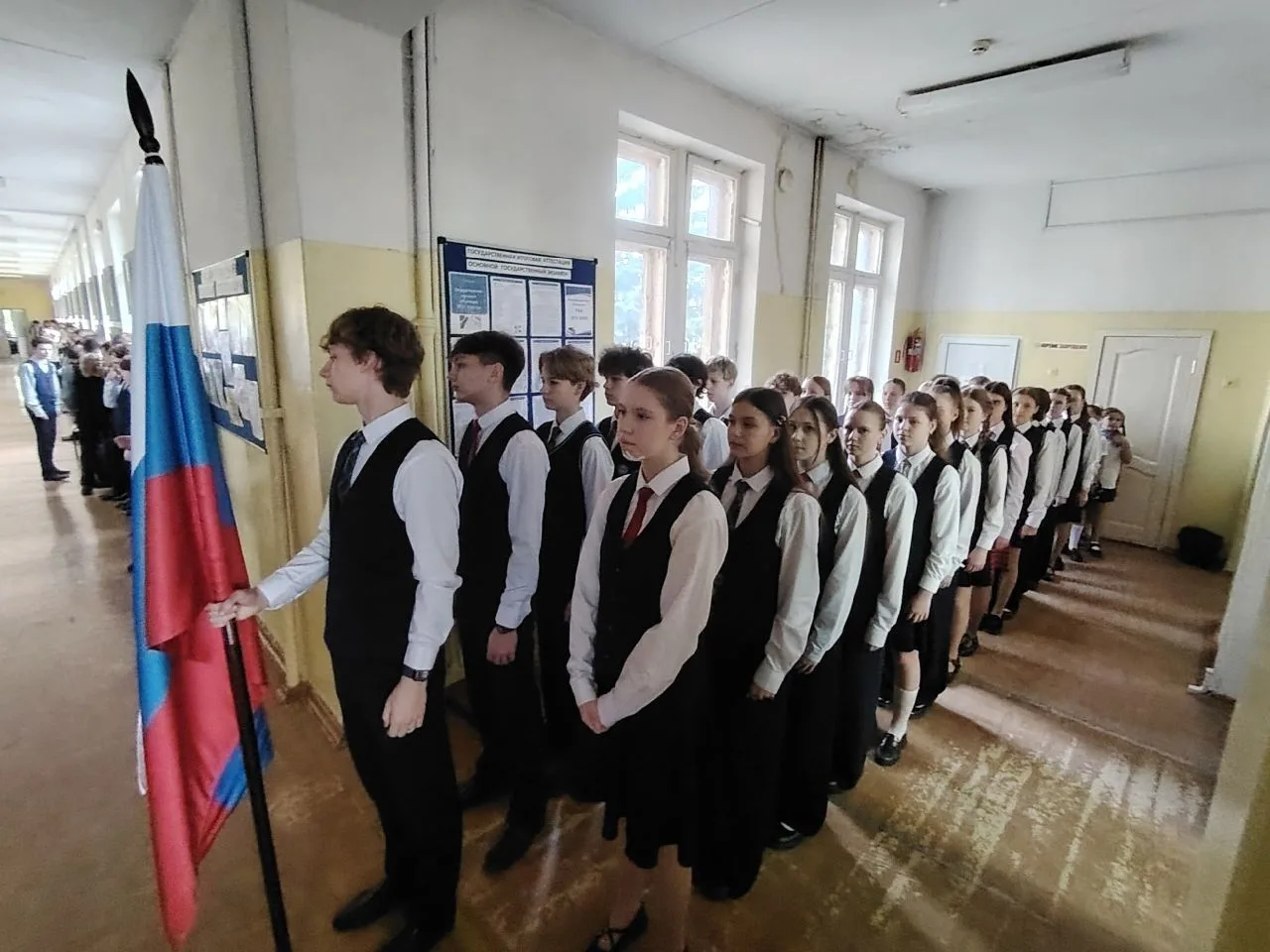 🇷🇺 В понедельник почетное право вынести Флаг Российской Федерации было предоставлено ...