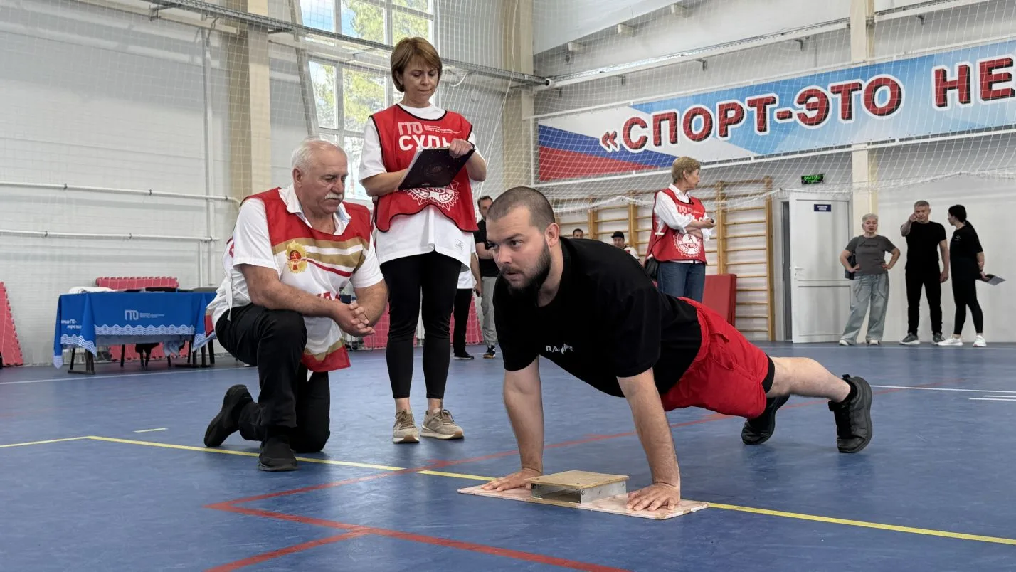 🏃‍♂️🔥 Гонка ГТО – в самом разгаре!  Команды проходят серию испытаний на силу, ловкость, меткость и в