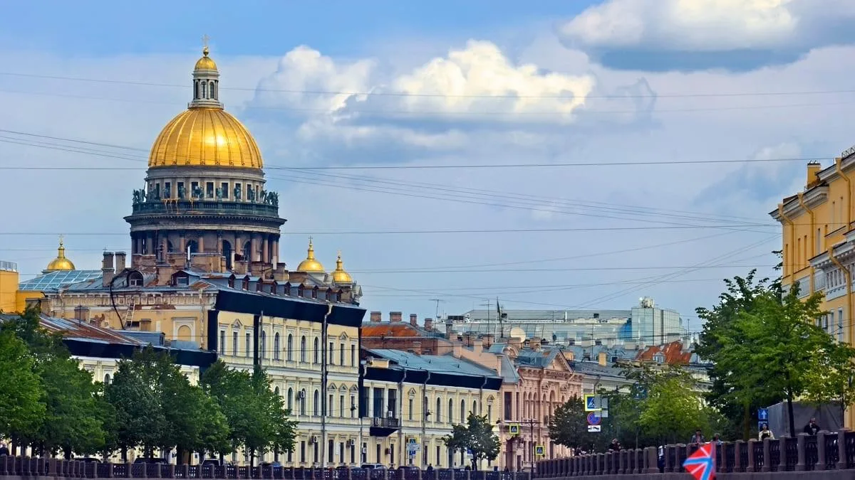 🌸 Весна в Петербурге — это когда город снова начинает дышать!  После долгой зимы Санкт-Петербург про