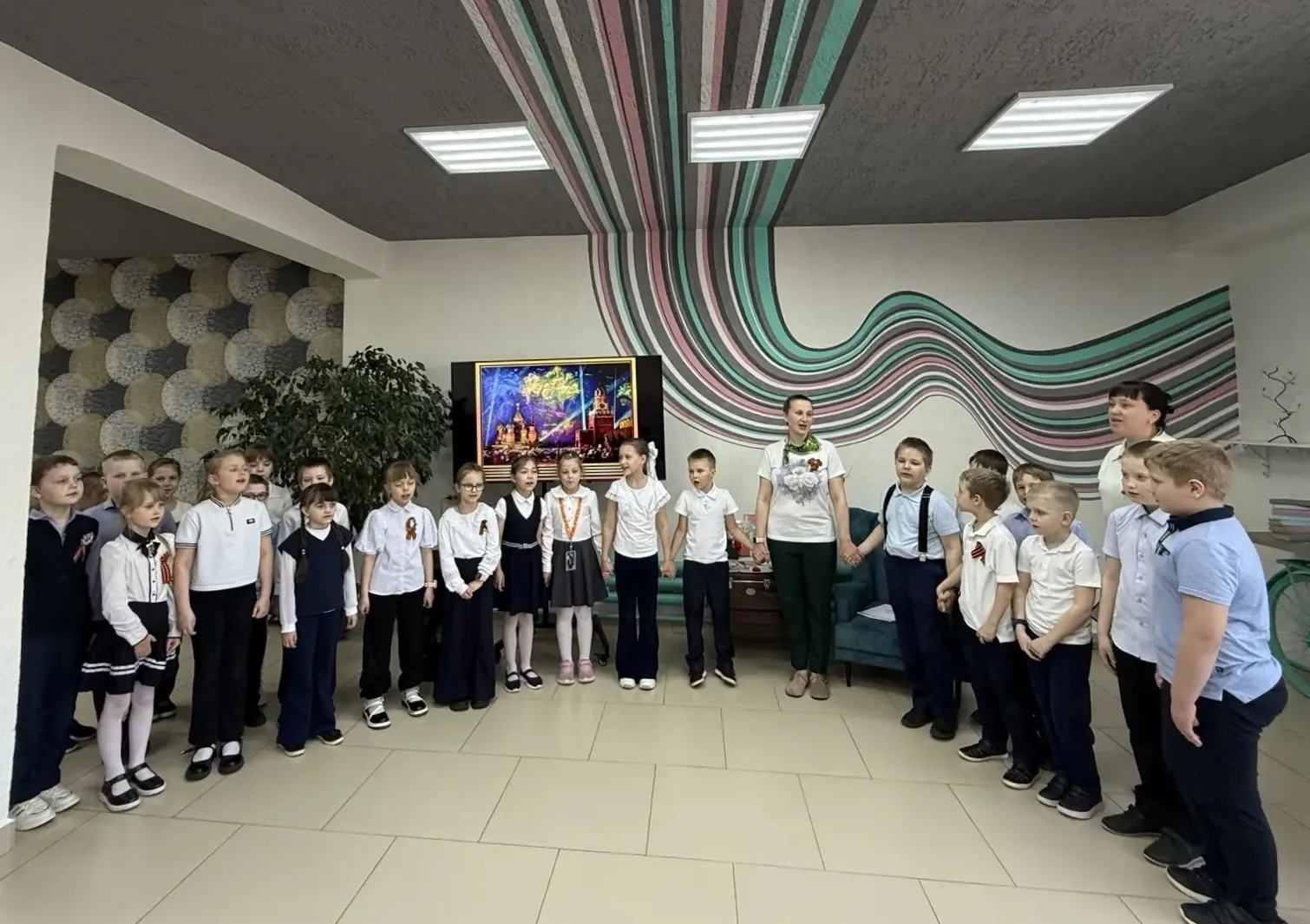🏤📚УЧАЩИЕСЯ ШКОЛЫ ПОСЕТИЛИ БИБЛИОТЕКУ – ФИЛИАЛ №7📚🏤  6 мая 2026 года, в преддверии празднования Дня П