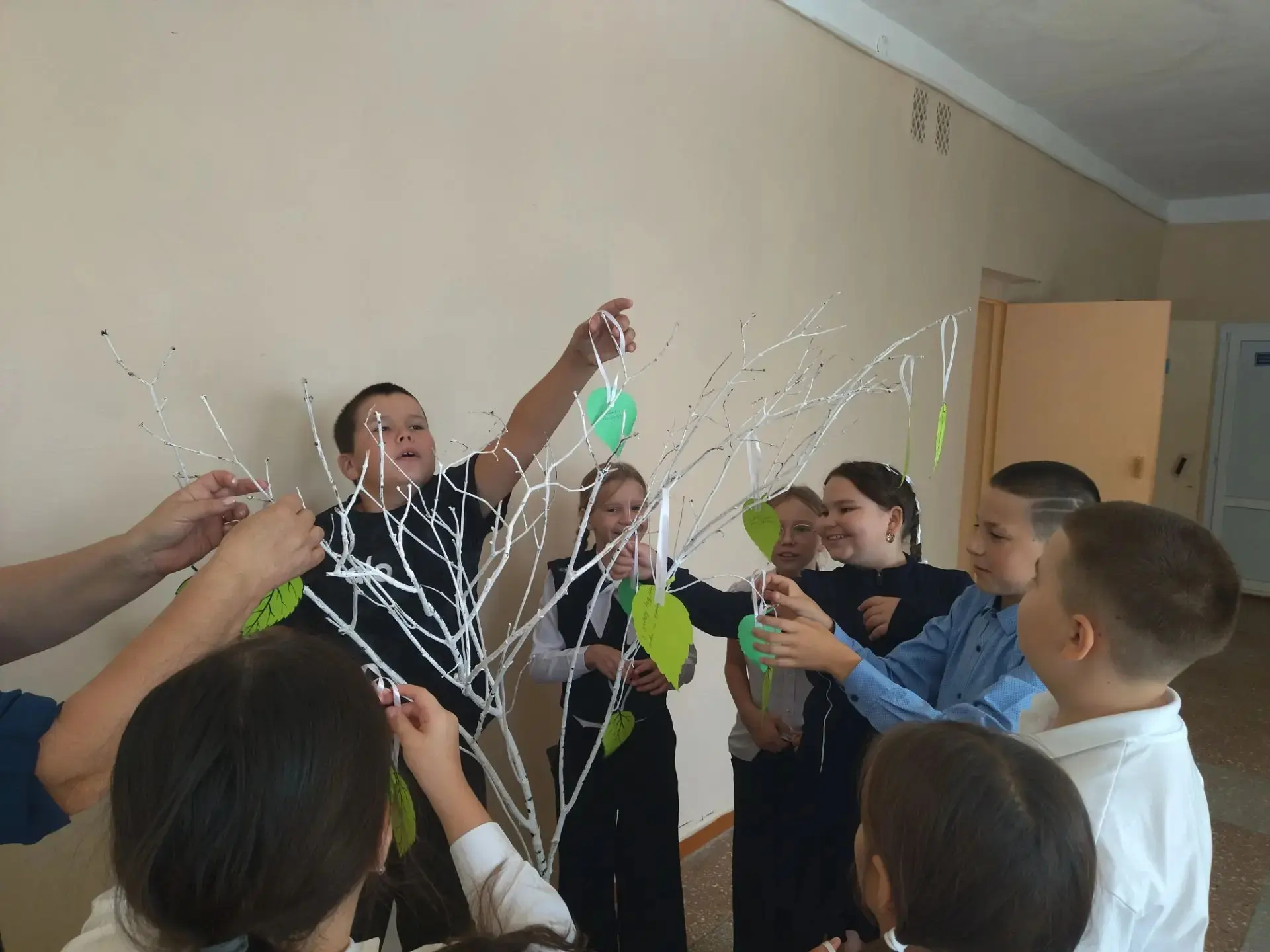Классный час «Дерево мира: листья- обещания».