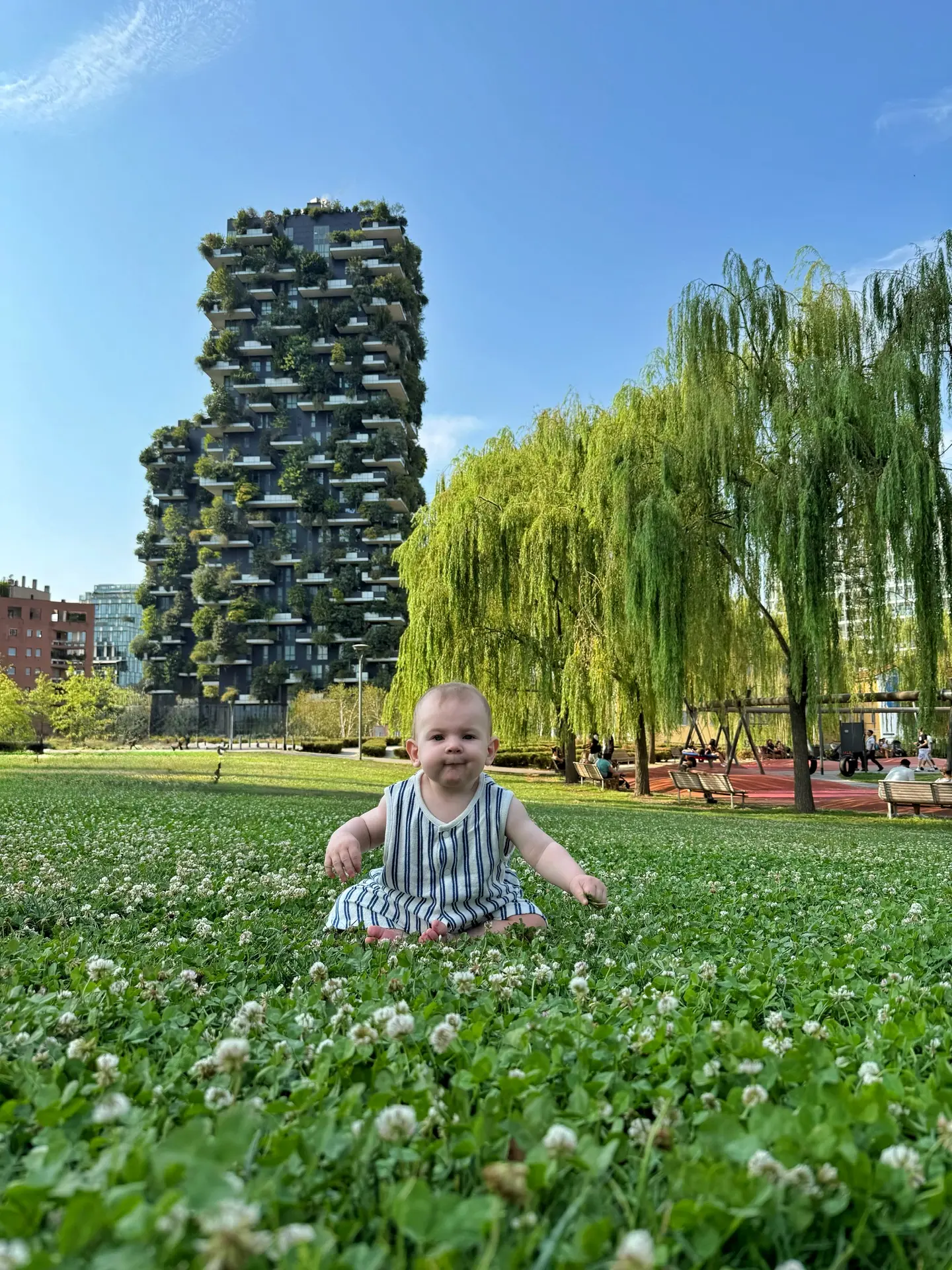 Сонные тетери, подъём!
Папочка фотки из Милана показывает.

Едем мы на поезде из Болоньи в Милан (ех
