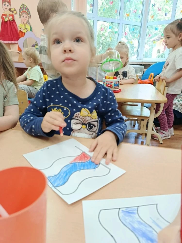 🌟🇷🇺 Сегодня мы провели «День России», и это было невероятно! Музыка, улыбки и танцы — наши ребята