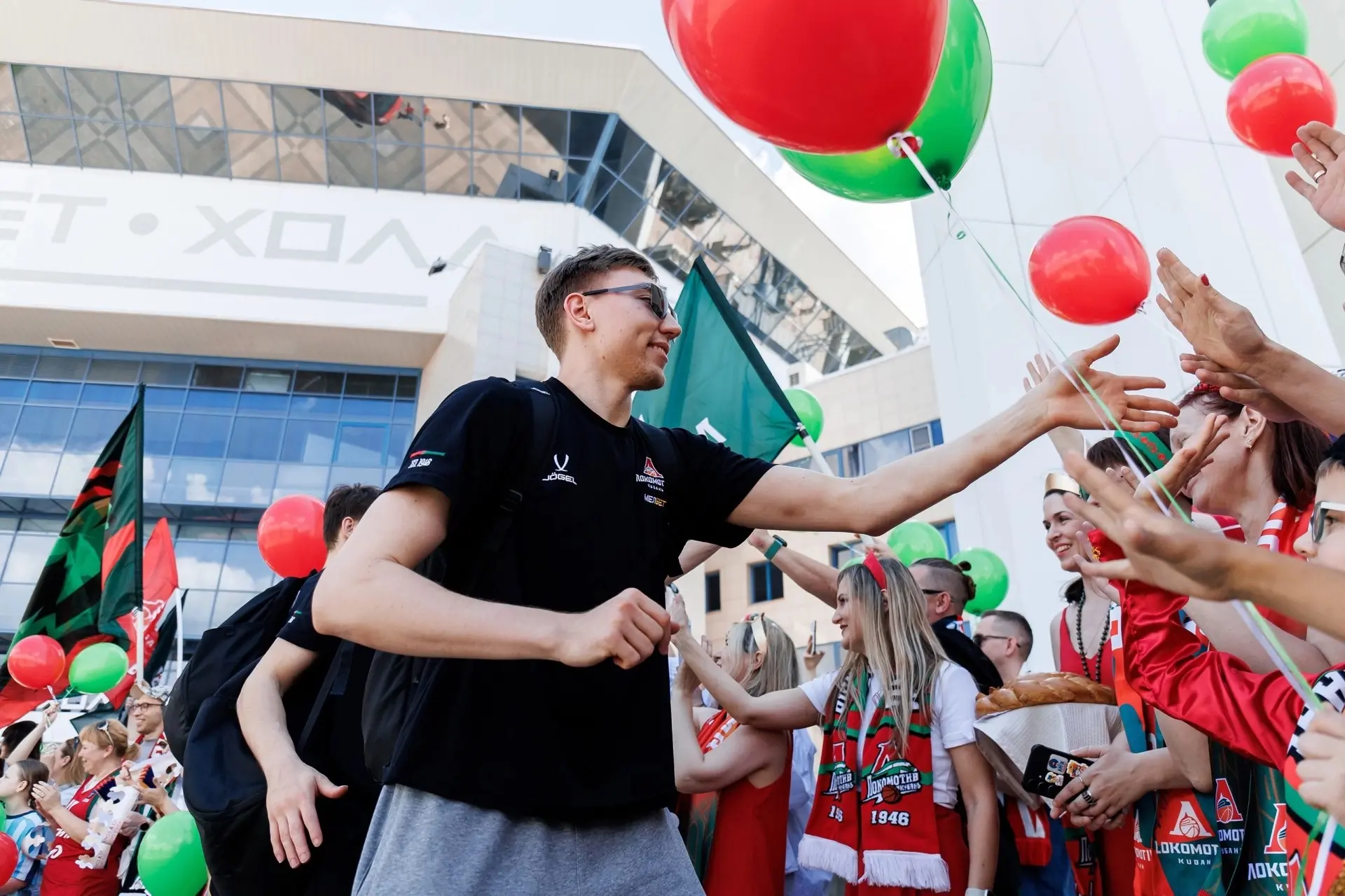 Спасибо, дорогая красно-зеленая семья ❤️💚🥹
Бесконечно любим и благодарны 🫶🏻