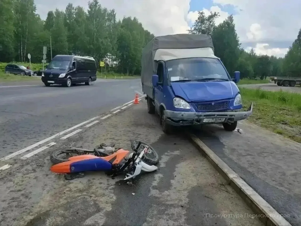 🏍 Подростки на питбайке врезались в «ГАЗель» на трассе Пермь — Березники. В результате ДТП несоверш