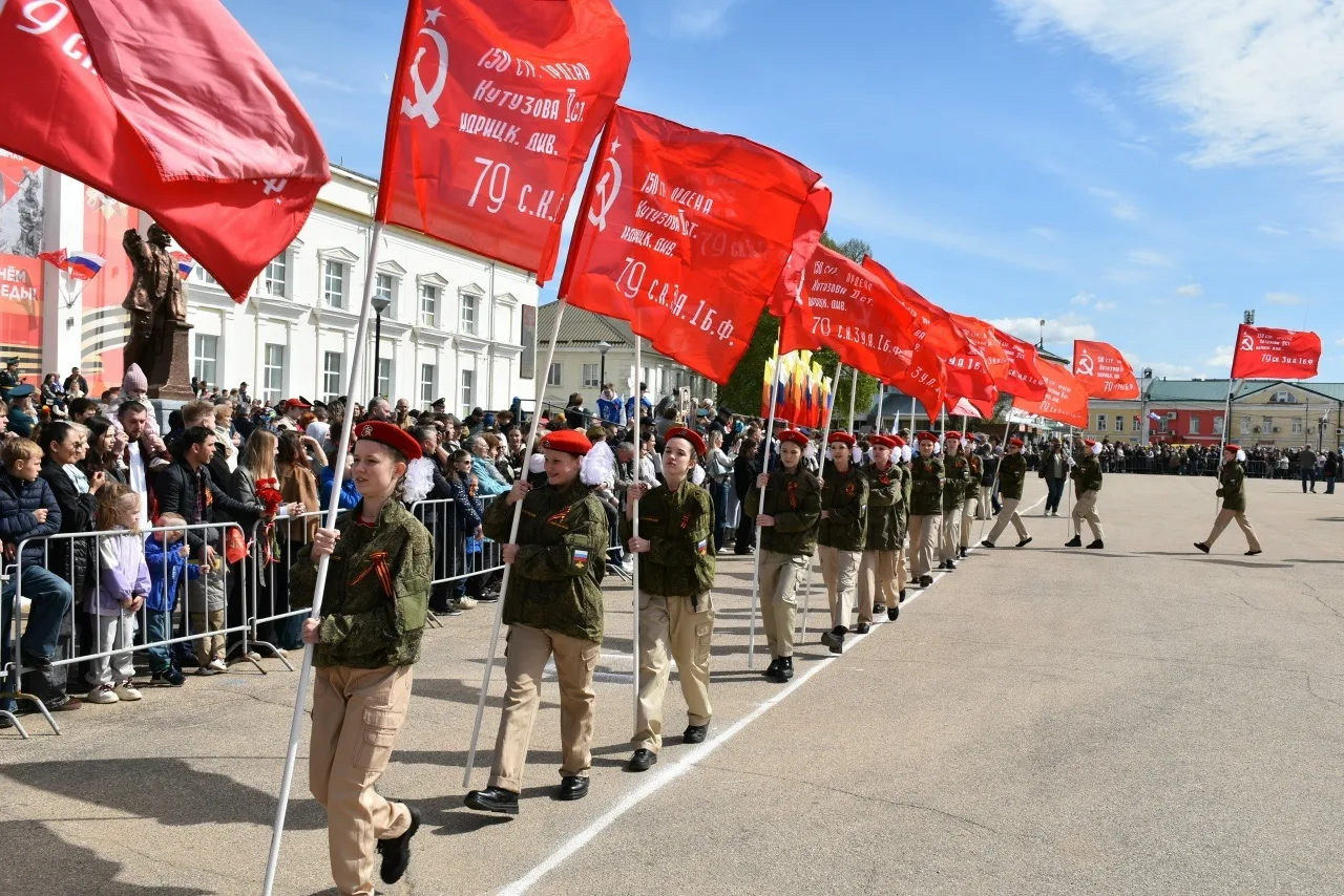 🇷🇺ЮНАРМЕЙЦЫ НА ПАРАДЕ ПОБЕДЫ🇷🇺  9 мая на Народной площади состоялось городское торжественное меропри