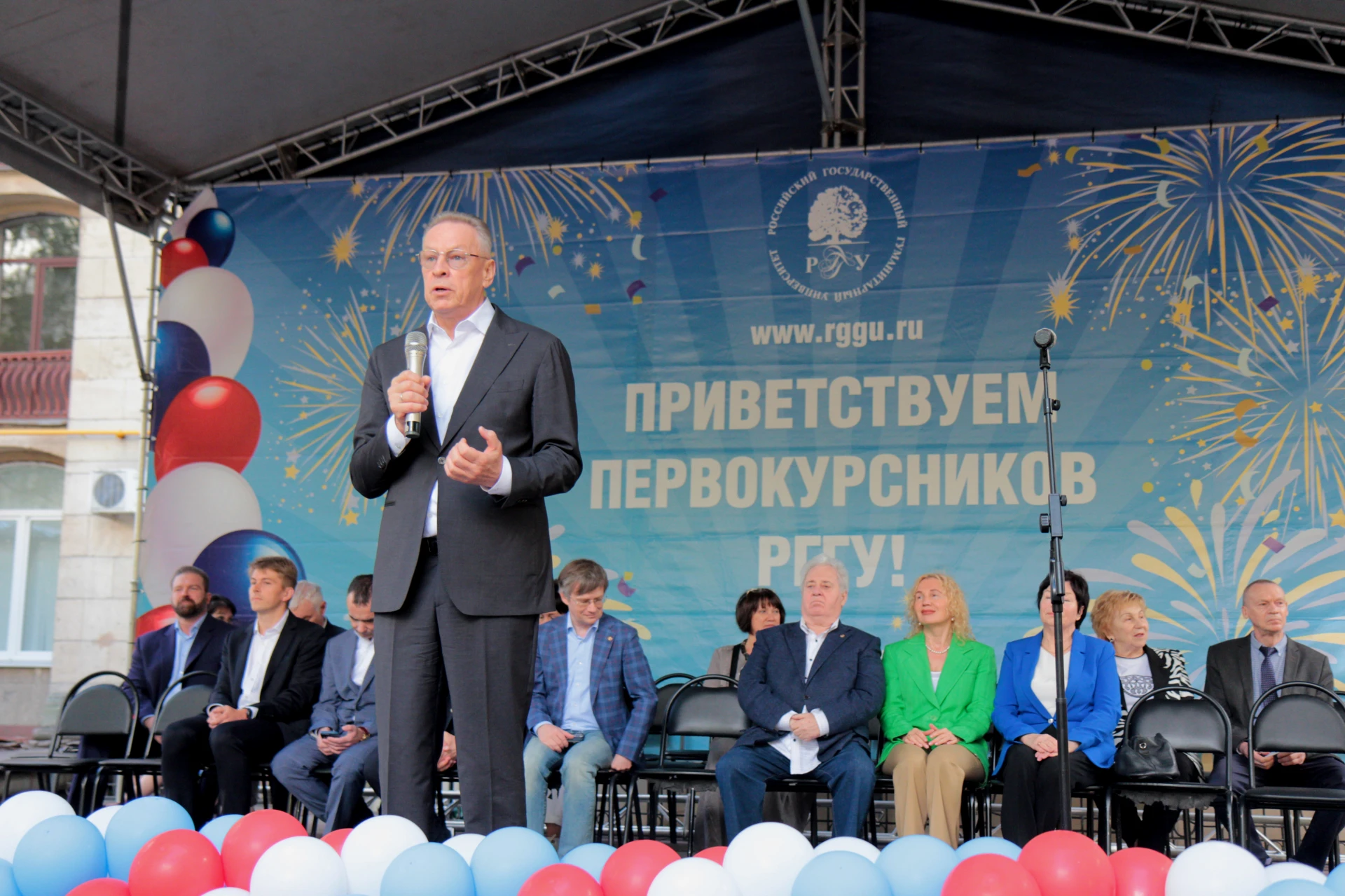 🎉 Во внутреннем дворе РГГУ прошла Церемония посвящения в студенты!