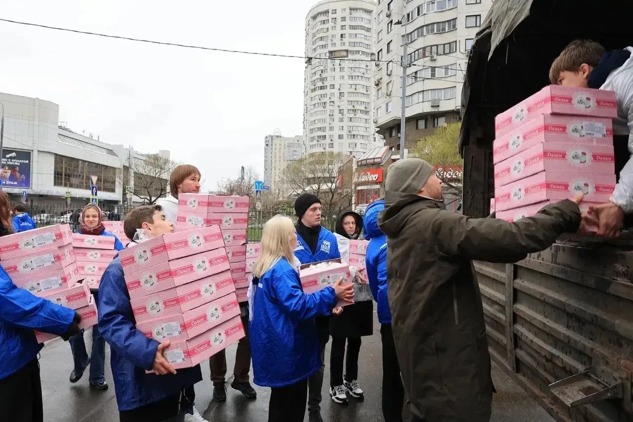 Накануне Светлой Пасхи, как и принято в православном мире, освятили 4 тысячи куличей для полков №143