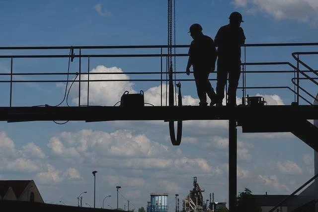 Работающие кузбассовцы рассказали, когда готовы сменить город